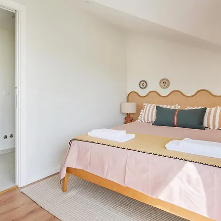 New! Quiet Retreat By The Atlantic Coast Encarnacao